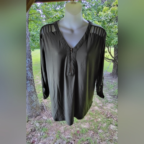 Sweet Wanderer olive Green zip V neck blouse size XL - Picture 1 of 7